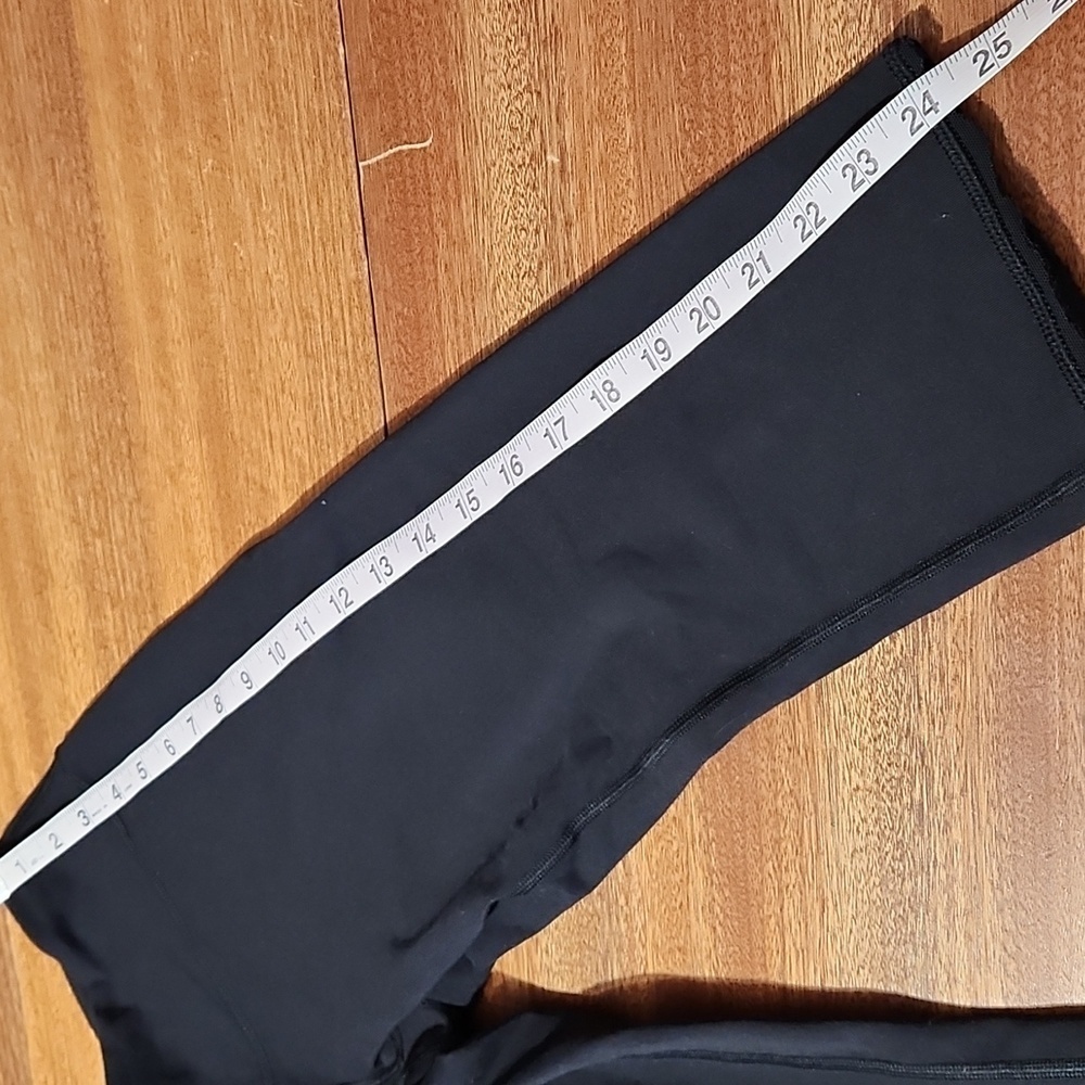 Lululemon black Capri leggings SZ 8 - Picture 6 of 9